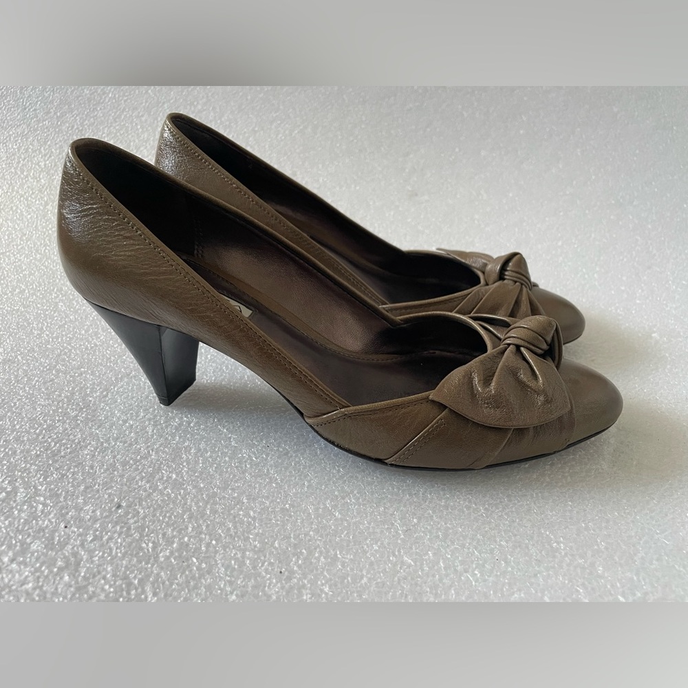 Via Spiga Women's Leather Shoes Made in Italy Size 6.5 M Open Toes Bow Tie